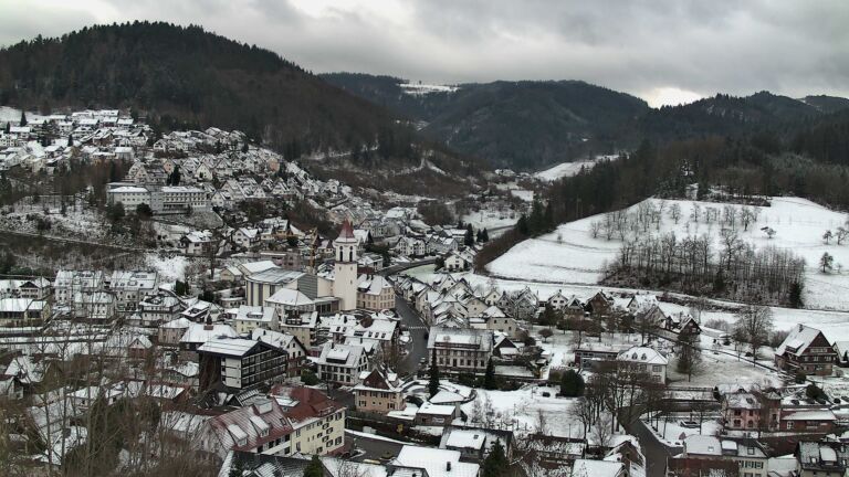 Dieses Bild zeigt eine Webcam-Aufnahme von Ottenhöfen, aufgenommen am Freitag, den 02.01.2026 um 14:50 Uhr