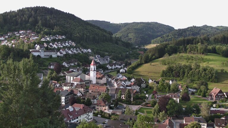 Dieses Bild zeigt eine Webcam-Aufnahme von Ottenhöfen, aufgenommen am Montag, den 08.06.2026 um 07:00 Uhr