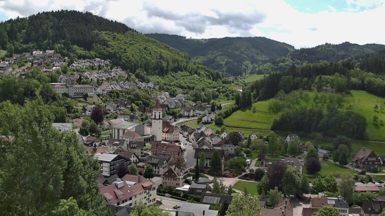 Dieses Bild zeigt eine Webcam-Aufnahme von Ottenhöfen, aufgenommen am Dienstag, den 12.05.2026 um 12:50 Uhr