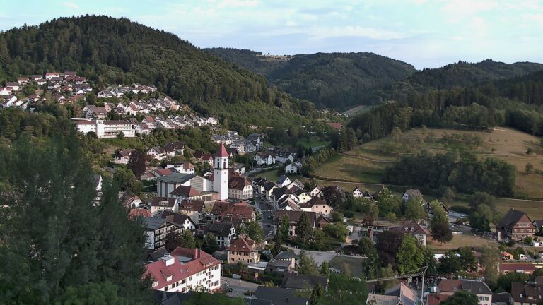 Dieses Bild zeigt eine Webcam-Aufnahme von Ottenhöfen, aufgenommen am Samstag, den 25.07.2026 um 19:40 Uhr