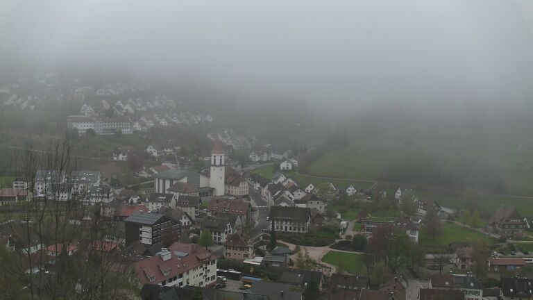 Dieses Bild zeigt eine Webcam-Aufnahme von Ottenhöfen, aufgenommen am Montag, den 13.04.2026 um 13:40 Uhr