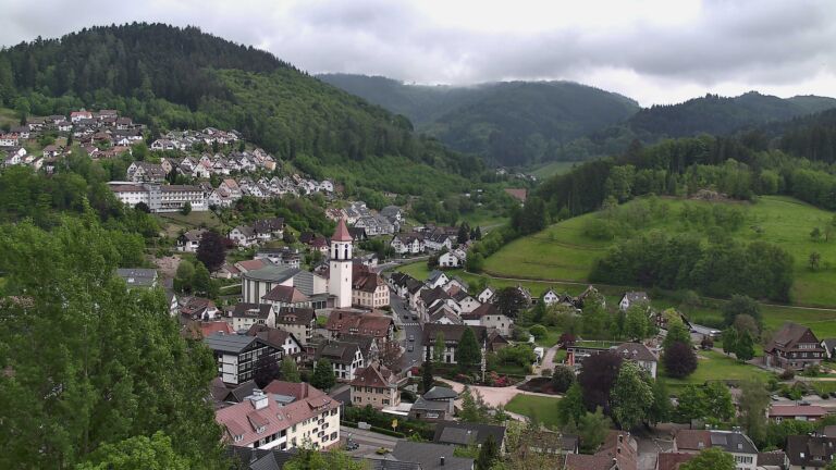 Dieses Bild zeigt eine Webcam-Aufnahme von Ottenhöfen, aufgenommen am Dienstag, den 05.05.2026 um 16:00 Uhr