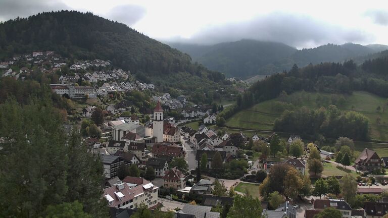 Dieses Bild zeigt eine Webcam-Aufnahme von Ottenhöfen, aufgenommen am Freitag, den 02.10.2026 um 13:00 Uhr