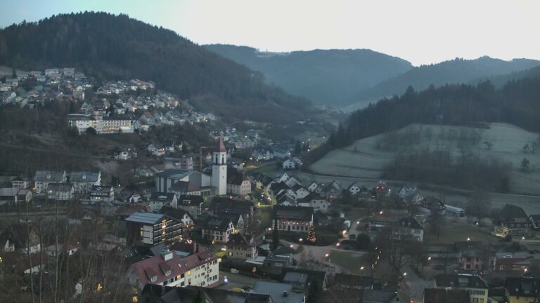 Dieses Bild zeigt eine Webcam-Aufnahme von Ottenhöfen, aufgenommen am Freitag, den 26.12.2025 um 17:00 Uhr