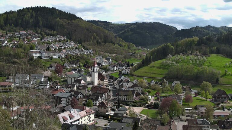 Dieses Bild zeigt eine Webcam-Aufnahme von Ottenhöfen, aufgenommen am Donnerstag, den 16.04.2026 um 15:40 Uhr