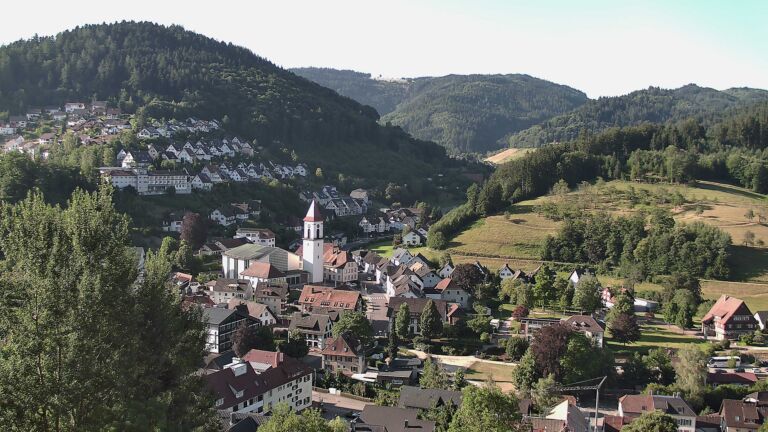 Dieses Bild zeigt eine Webcam-Aufnahme von Ottenhöfen, aufgenommen am Donnerstag, den 09.07.2026 um 08:10 Uhr