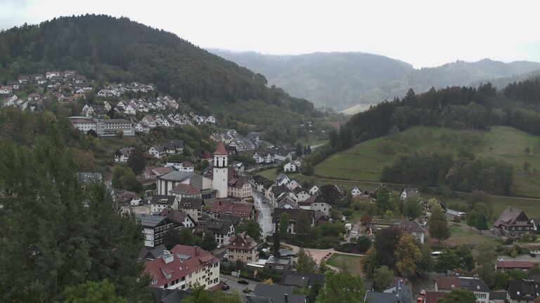 Dieses Bild zeigt eine Webcam-Aufnahme von Ottenhöfen, aufgenommen am Donnerstag, den 01.10.2026 um 17:20 Uhr