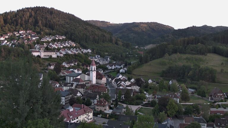 Dieses Bild zeigt eine Webcam-Aufnahme von Ottenhöfen, aufgenommen am Montag, den 07.09.2026 um 19:30 Uhr