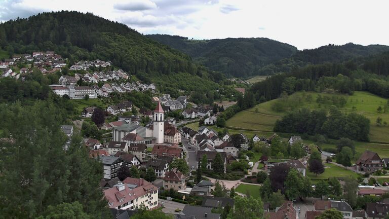 Dieses Bild zeigt eine Webcam-Aufnahme von Ottenhöfen, aufgenommen am Samstag, den 06.06.2026 um 16:10 Uhr