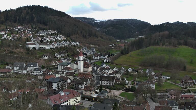 Dieses Bild zeigt eine Webcam-Aufnahme von Ottenhöfen, aufgenommen am Donnerstag, den 26.03.2026 um 16:30 Uhr