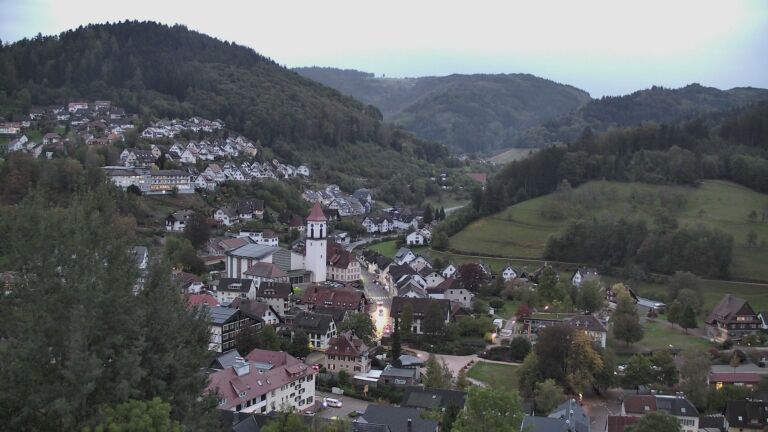 Dieses Bild zeigt eine Webcam-Aufnahme von Ottenhöfen, aufgenommen am Dienstag, den 13.10.2026 um 18:50 Uhr