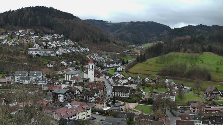 Dieses Bild zeigt eine Webcam-Aufnahme von Ottenhöfen, aufgenommen am Samstag, den 04.04.2026 um 12:30 Uhr