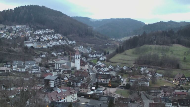 Dieses Bild zeigt eine Webcam-Aufnahme von Ottenhöfen, aufgenommen am Donnerstag, den 25.12.2025 um 08:00 Uhr