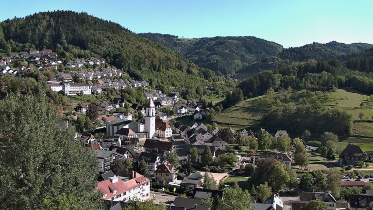 Dieses Bild zeigt eine Webcam-Aufnahme von Ottenhöfen, aufgenommen am Dienstag, den 15.09.2026 um 16:30 Uhr
