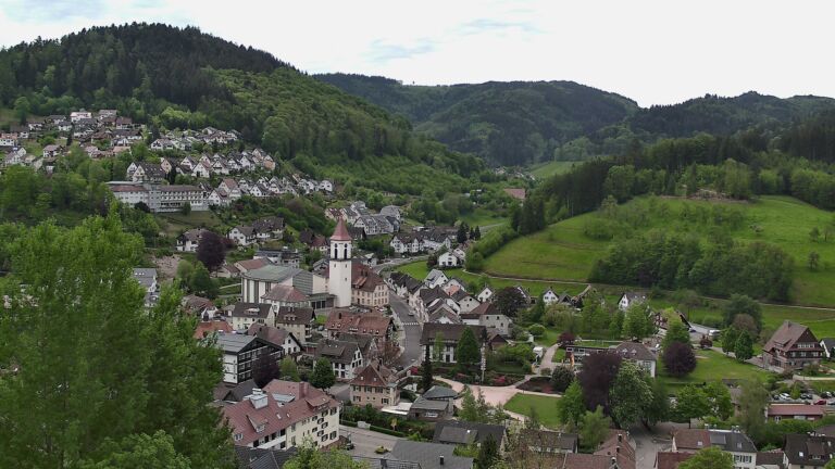 Dieses Bild zeigt eine Webcam-Aufnahme von Ottenhöfen, aufgenommen am Sonntag, den 03.05.2026 um 10:50 Uhr