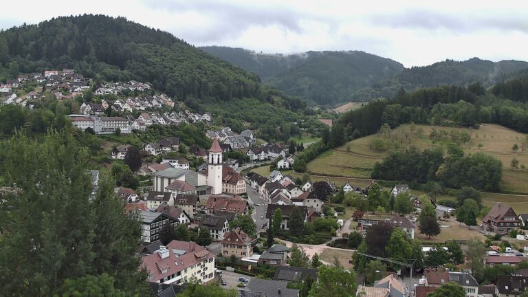 Dieses Bild zeigt eine Webcam-Aufnahme von Ottenhöfen, aufgenommen am Montag, den 27.07.2026 um 09:30 Uhr