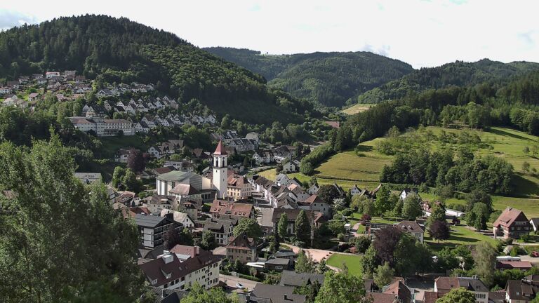 Dieses Bild zeigt eine Webcam-Aufnahme von Ottenhöfen, aufgenommen am Freitag, den 05.06.2026 um 09:20 Uhr