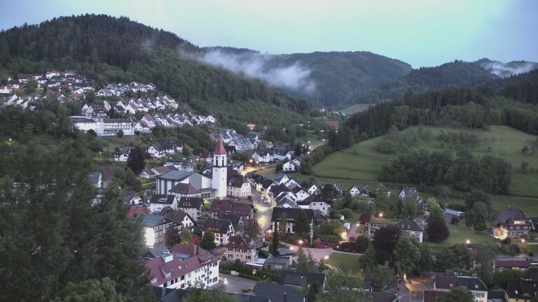 Dieses Bild zeigt eine Webcam-Aufnahme von Ottenhöfen, aufgenommen am Freitag, den 15.05.2026 um 21:30 Uhr
