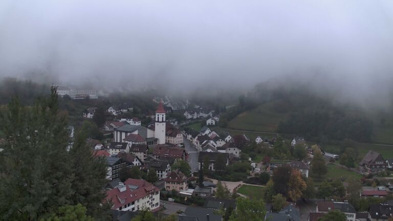 Dieses Bild zeigt eine Webcam-Aufnahme von Ottenhöfen, aufgenommen am Sonntag, den 18.10.2026 um 08:00 Uhr
