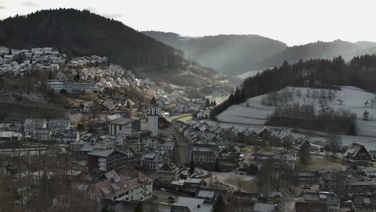 Dieses Bild zeigt eine Webcam-Aufnahme von Ottenhöfen, aufgenommen am Dienstag, den 30.12.2025 um 13:00 Uhr