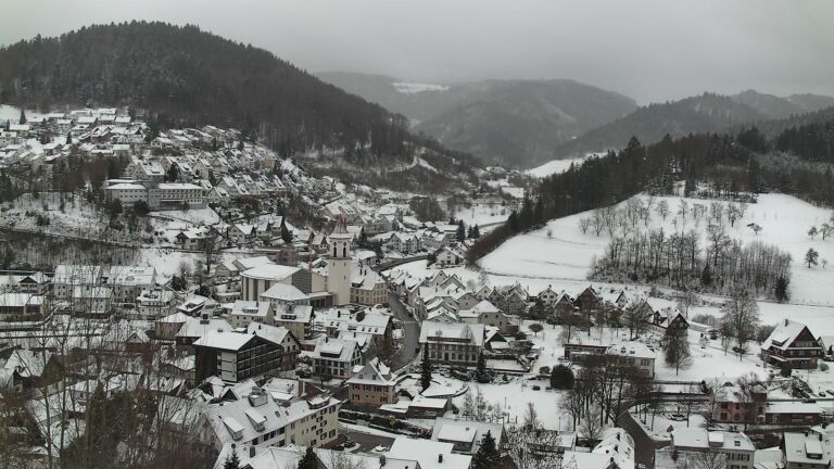 Dieses Bild zeigt eine Webcam-Aufnahme von Ottenhöfen, aufgenommen am Donnerstag, den 08.01.2026 um 09:50 Uhr