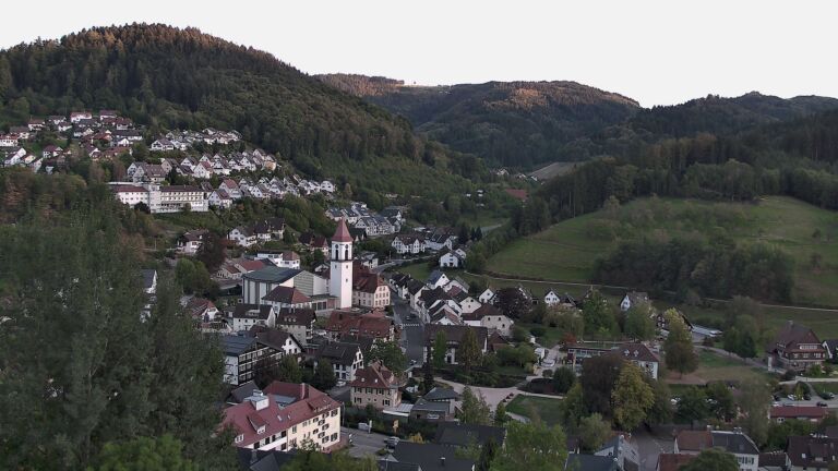 Dieses Bild zeigt eine Webcam-Aufnahme von Ottenhöfen, aufgenommen am Samstag, den 26.09.2026 um 18:50 Uhr