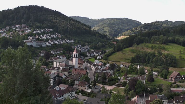 Dieses Bild zeigt eine Webcam-Aufnahme von Ottenhöfen, aufgenommen am Sonntag, den 28.06.2026 um 09:00 Uhr