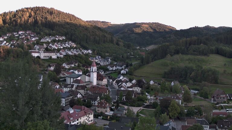 Dieses Bild zeigt eine Webcam-Aufnahme von Ottenhöfen, aufgenommen am Montag, den 14.09.2026 um 19:10 Uhr