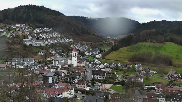 Dieses Bild zeigt eine Webcam-Aufnahme von Ottenhöfen, aufgenommen am Mittwoch, den 25.03.2026 um 15:50 Uhr