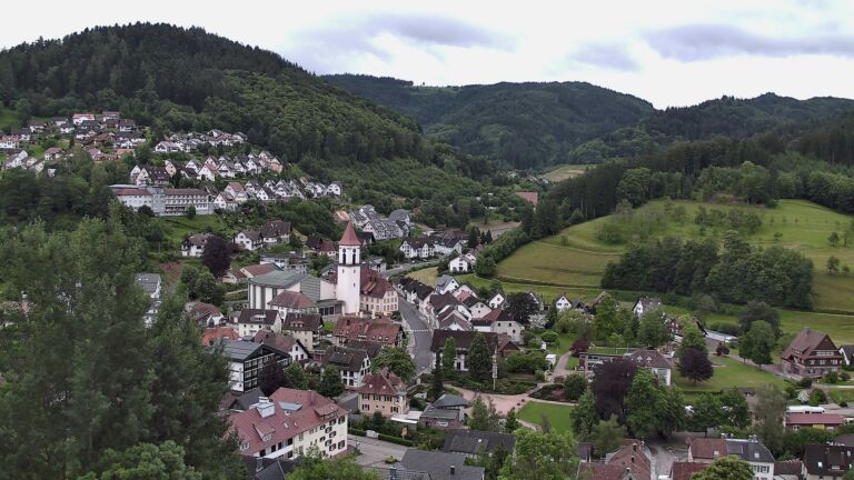 Dieses Bild zeigt eine Webcam-Aufnahme von Ottenhöfen, aufgenommen am Donnerstag, den 04.06.2026 um 20:50 Uhr
