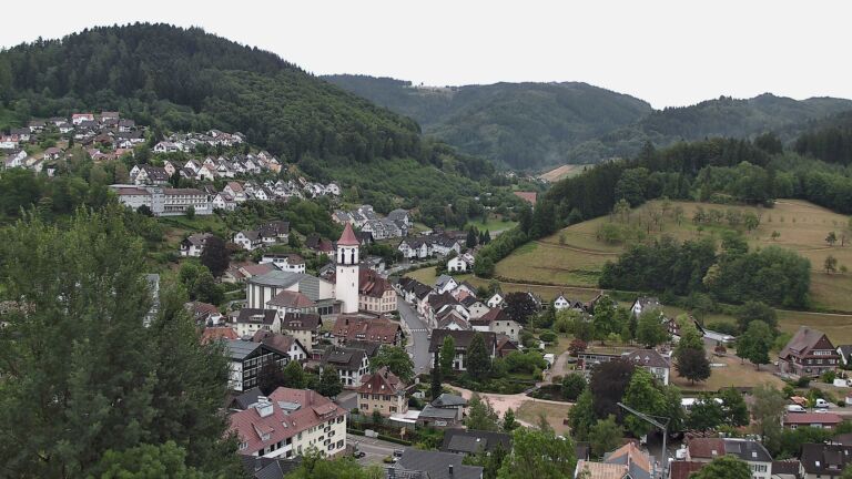 Dieses Bild zeigt eine Webcam-Aufnahme von Ottenhöfen, aufgenommen am Montag, den 27.07.2026 um 07:20 Uhr