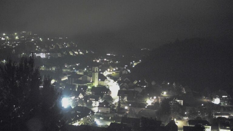 Dieses Bild zeigt eine Webcam-Aufnahme von Ottenhöfen, aufgenommen am Sonntag, den 18.10.2026 um 19:50 Uhr