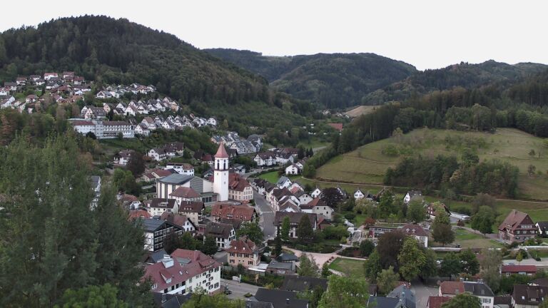 Dieses Bild zeigt eine Webcam-Aufnahme von Ottenhöfen, aufgenommen am Sonntag, den 13.09.2026 um 07:10 Uhr