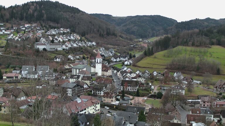 Dieses Bild zeigt eine Webcam-Aufnahme von Ottenhöfen, aufgenommen am Freitag, den 19.12.2025 um 09:30 Uhr