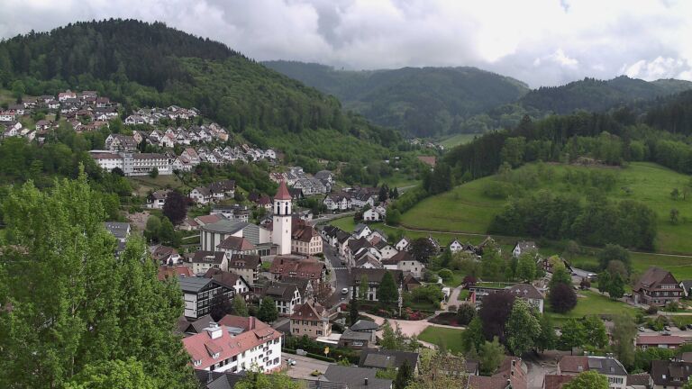 Dieses Bild zeigt eine Webcam-Aufnahme von Ottenhöfen, aufgenommen am Dienstag, den 05.05.2026 um 16:30 Uhr