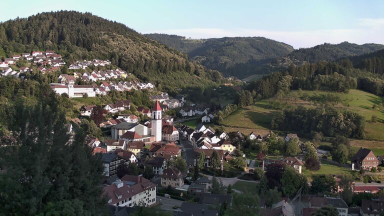 Dieses Bild zeigt eine Webcam-Aufnahme von Ottenhöfen, aufgenommen am Donnerstag, den 25.06.2026 um 20:20 Uhr