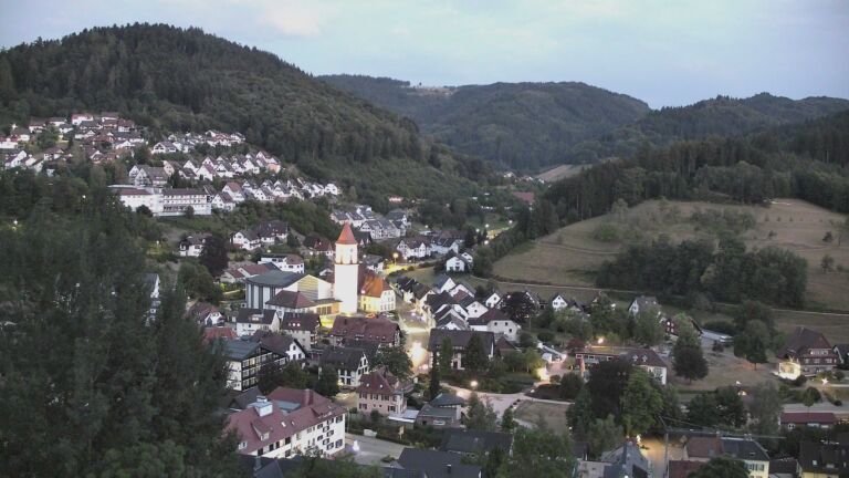 Dieses Bild zeigt eine Webcam-Aufnahme von Ottenhöfen, aufgenommen am Dienstag, den 04.08.2026 um 21:30 Uhr
