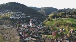 Dieses Bild zeigt eine Webcam-Aufnahme von Ottenhöfen, aufgenommen am Freitag, den 17.04.2026 um 08:10 Uhr