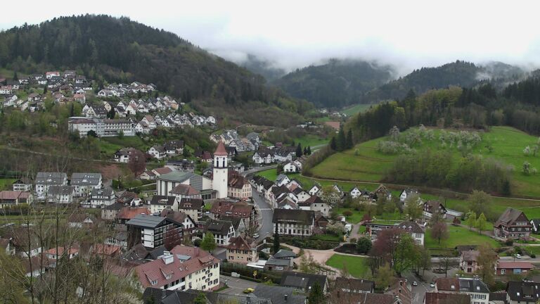 Dieses Bild zeigt eine Webcam-Aufnahme von Ottenhöfen, aufgenommen am Sonntag, den 12.04.2026 um 10:20 Uhr