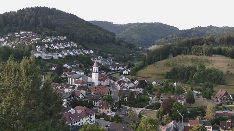 Dieses Bild zeigt eine Webcam-Aufnahme von Ottenhöfen, aufgenommen am Dienstag, den 04.08.2026 um 07:10 Uhr