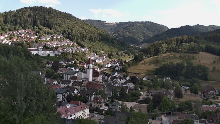 Dieses Bild zeigt eine Webcam-Aufnahme von Ottenhöfen, aufgenommen am Mittwoch, den 29.07.2026 um 17:50 Uhr
