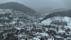 Dieses Bild zeigt eine Webcam-Aufnahme von Ottenhöfen, aufgenommen am Donnerstag, den 08.01.2026 um 16:30 Uhr