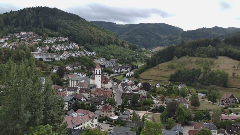 Dieses Bild zeigt eine Webcam-Aufnahme von Ottenhöfen, aufgenommen am Freitag, den 28.08.2026 um 14:10 Uhr