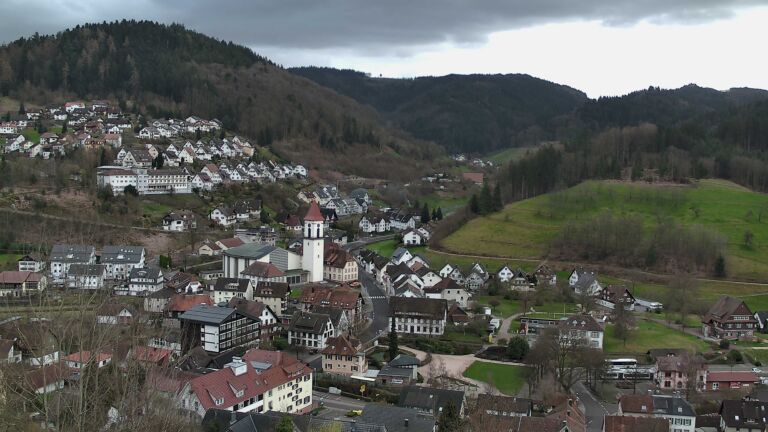 Dieses Bild zeigt eine Webcam-Aufnahme von Ottenhöfen, aufgenommen am Montag, den 16.03.2026 um 17:00 Uhr