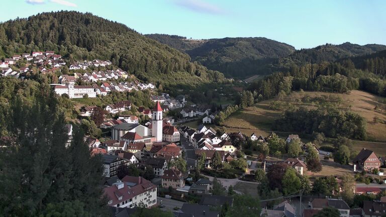 Dieses Bild zeigt eine Webcam-Aufnahme von Ottenhöfen, aufgenommen am Montag, den 27.07.2026 um 20:10 Uhr