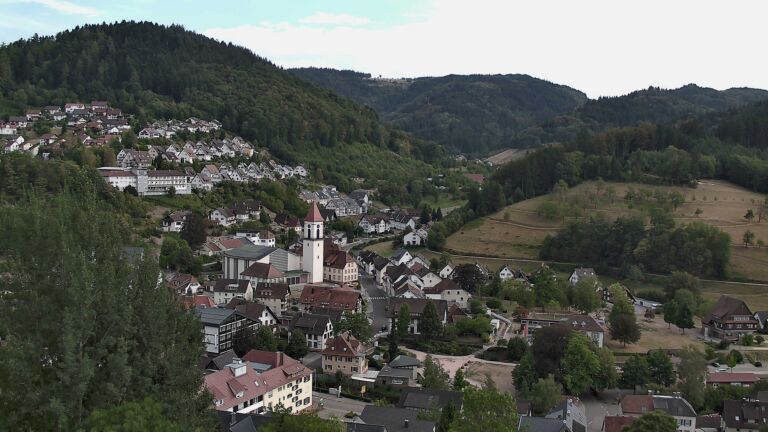 Dieses Bild zeigt eine Webcam-Aufnahme von Ottenhöfen, aufgenommen am Samstag, den 15.08.2026 um 17:20 Uhr
