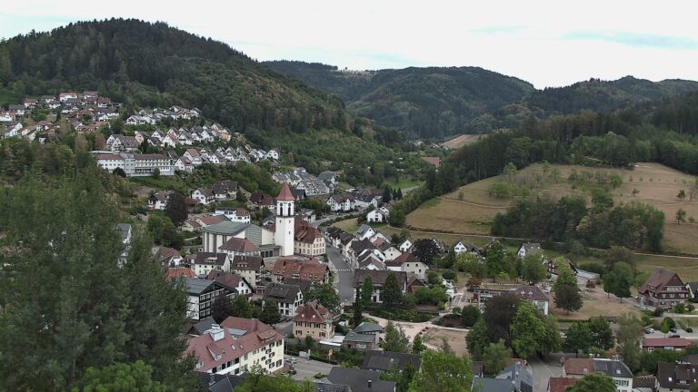 Dieses Bild zeigt eine Webcam-Aufnahme von Ottenhöfen, aufgenommen am Freitag, den 21.08.2026 um 08:40 Uhr