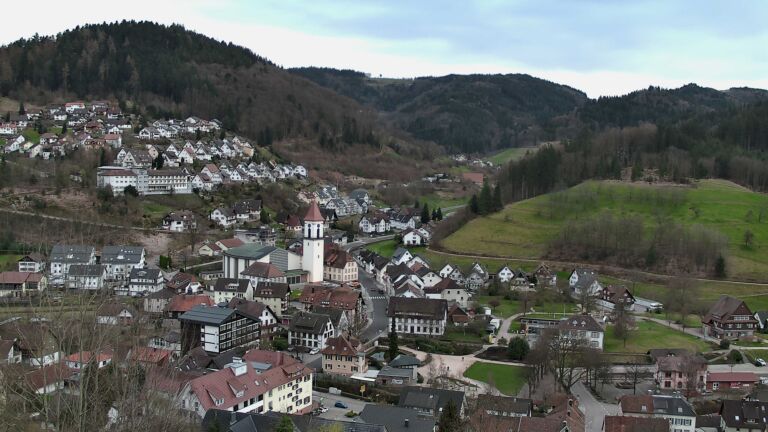 Dieses Bild zeigt eine Webcam-Aufnahme von Ottenhöfen, aufgenommen am Freitag, den 13.03.2026 um 18:00 Uhr