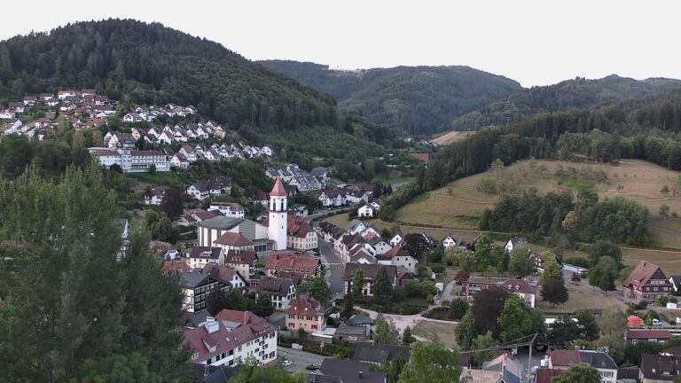 Dieses Bild zeigt eine Webcam-Aufnahme von Ottenhöfen, aufgenommen am Samstag, den 25.07.2026 um 06:20 Uhr