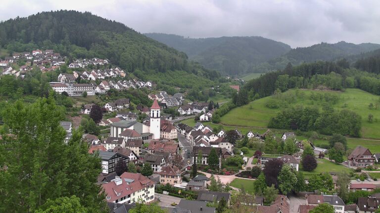 Dieses Bild zeigt eine Webcam-Aufnahme von Ottenhöfen, aufgenommen am Donnerstag, den 07.05.2026 um 16:00 Uhr